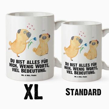 Mr. & Mrs. Panda Tasse Mops verliebt - Weiß - Geschenk, XL Tasse, Partner, Sprüche, Hundemam, XL Tasse Keramik