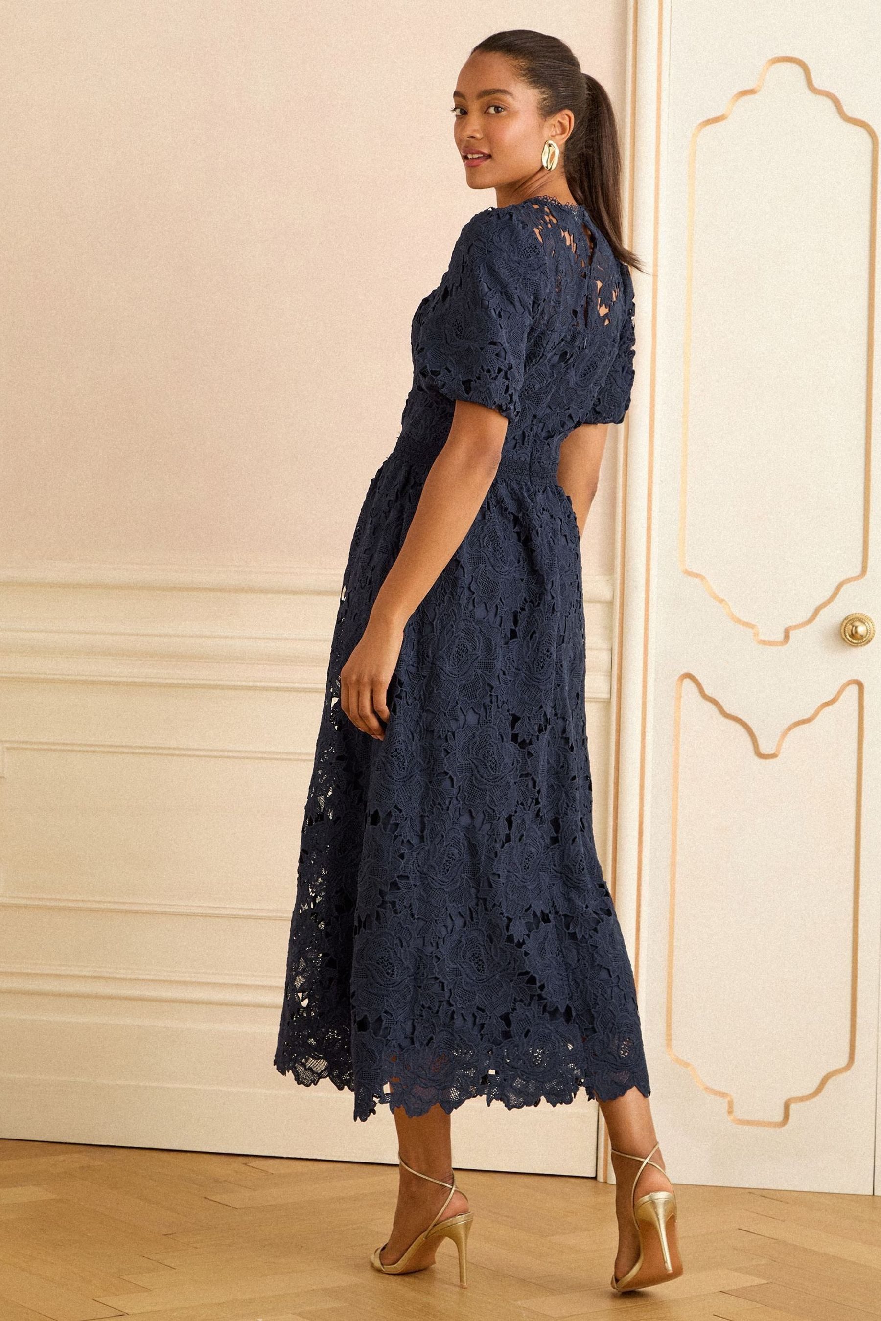 Love & Roses Midikleid Love & Roses Midikleid aus Spitze, Regular (1-tlg) günstig online kaufen