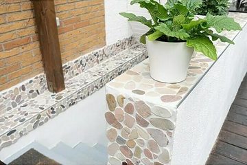 Mosani Mosaikfliesen Fliese Flußkiesel beige grau rot grün creme sand Duschtasse Küche