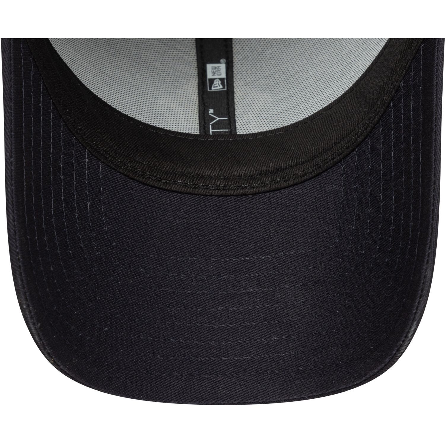 New Era Baseball Cap 9Forty Strap OUTLINE New York Yankees