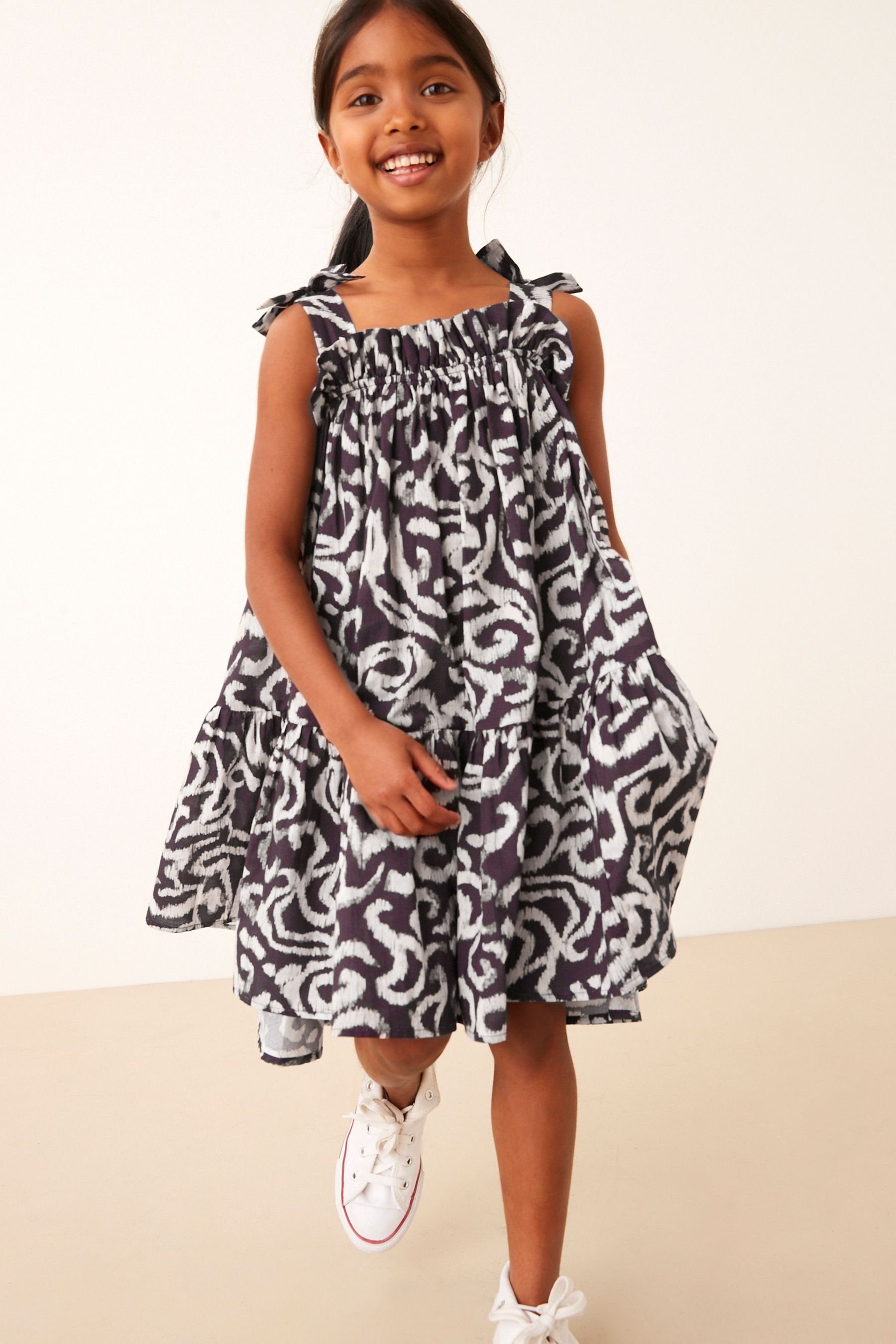 Next Sommerkleid Kleid Black mit Trägern Swirl (1-tlg) Print gebundenen
