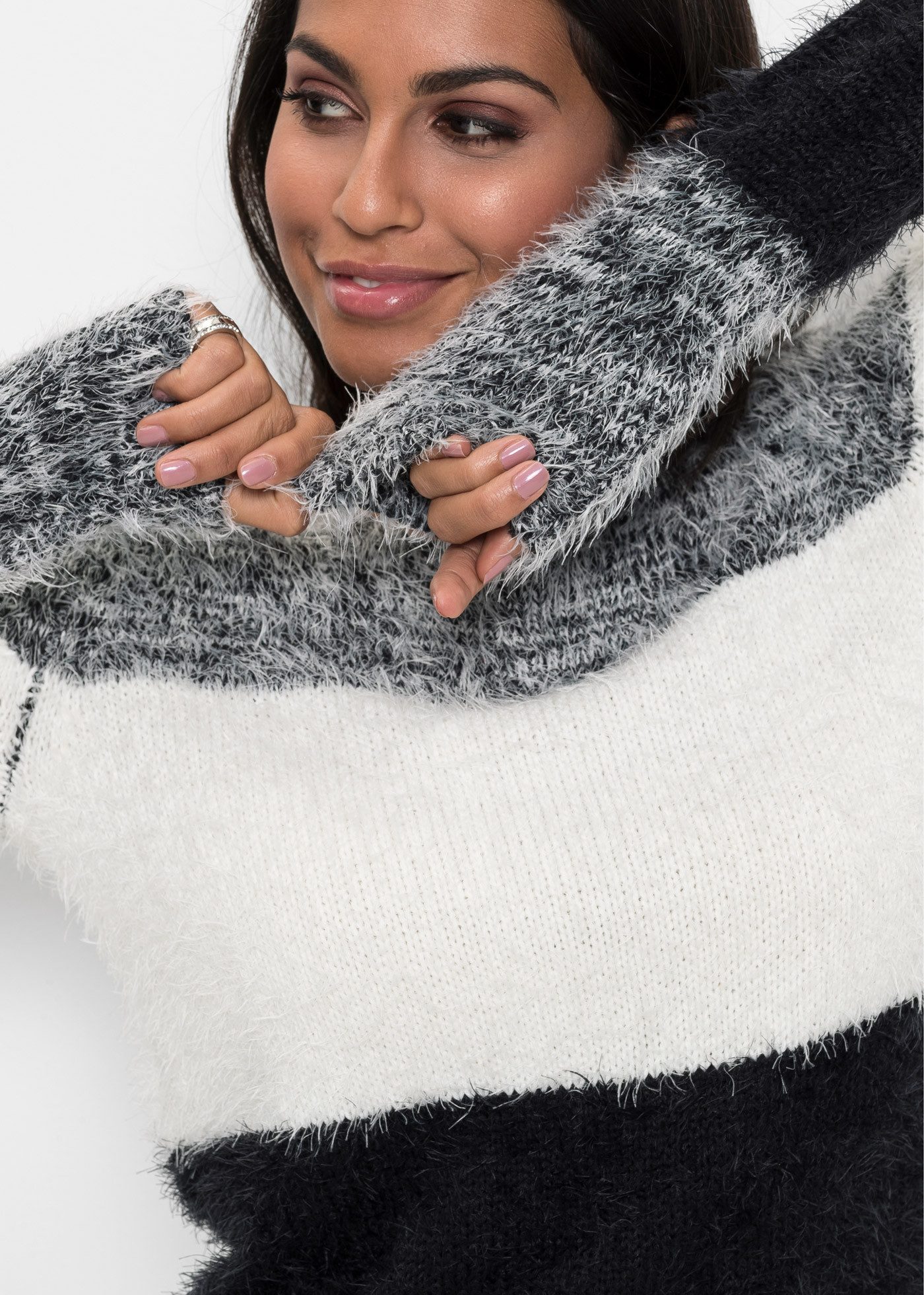 bonprix Strickpullover aus Effekt-Garn, Grobstrick, bequeme Passform, eleganter Stil