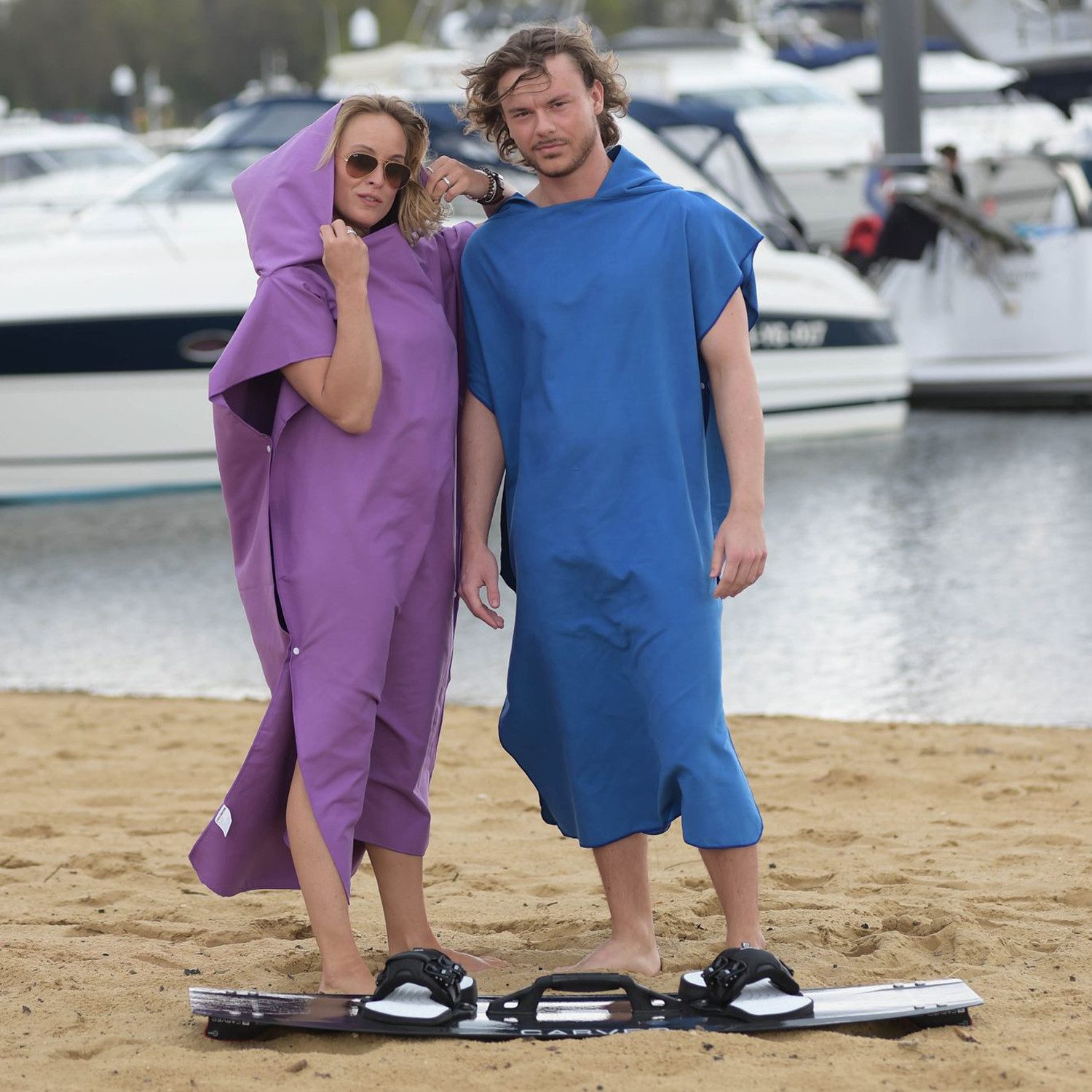 HEKERS Badeponcho Surfponcho aus Mikrofaser Badeponcho Umziehhilfe Strand Umkleidehilfe, Kapuze, Druckknöpfe, Mit Kapuze – Bild 4 von 5