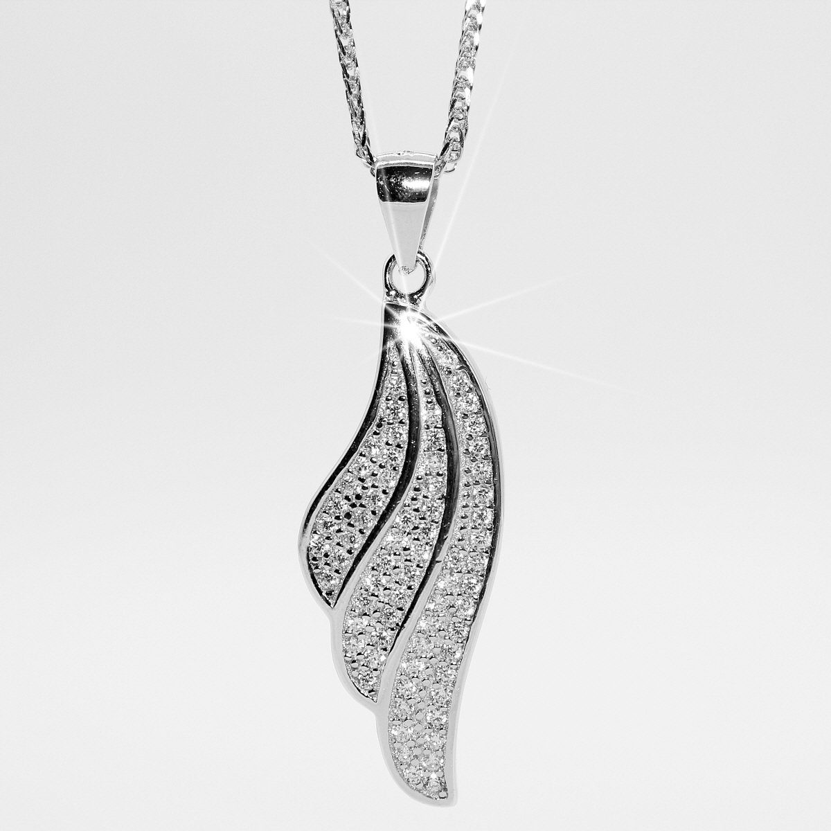 ELLAWIL Kette mit Anhänger Silberkette Damen Kette Engelsflügel Anhänger Halskette Engel Flügel (Kettenlänge 40 cm, Sterling Silber 925), inklusive Geschenkschachtel