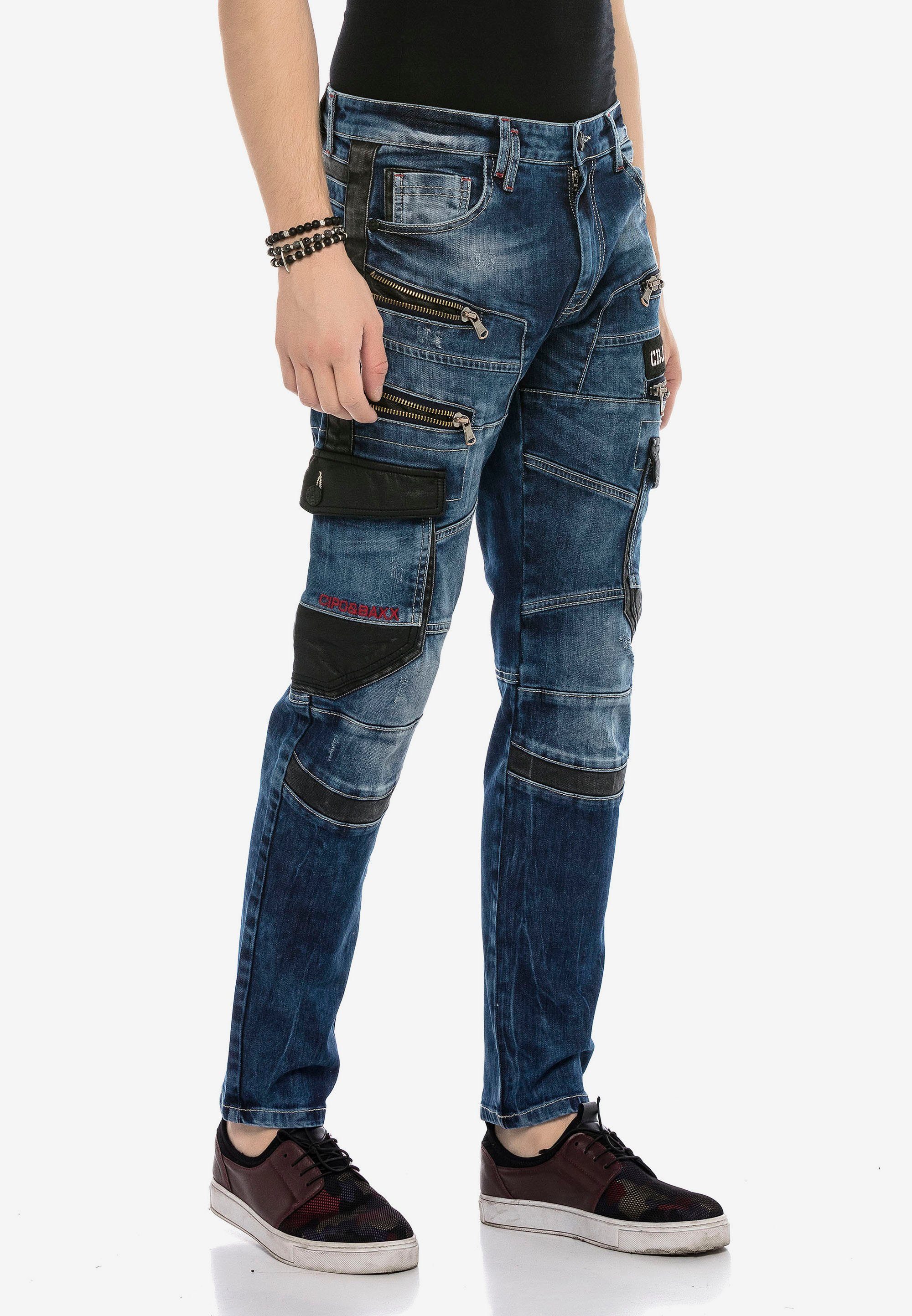 Cipo & Baxx Bequeme Jeans mit auffälligen Applikationen