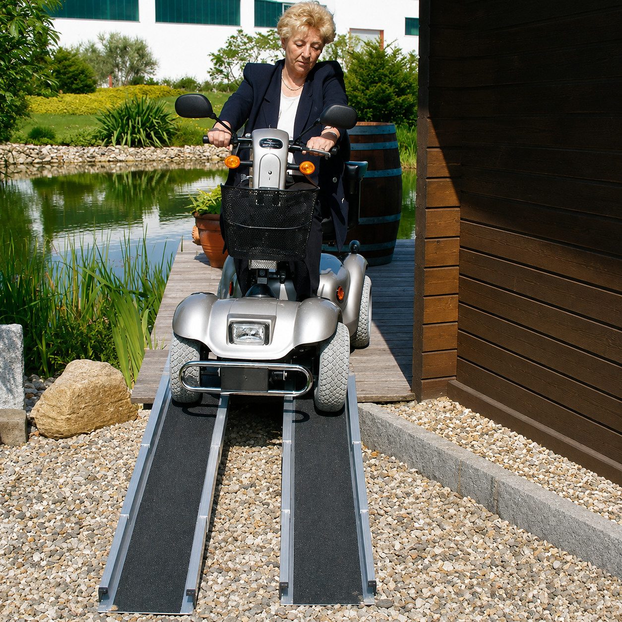 DocMed Auffahrrampe Rollstuhlrampe (Paket, 1-St., Rampe für Mobilitätshilfen und Roller), Rutschfeste und Ausziehbare Rollstuhlrampe