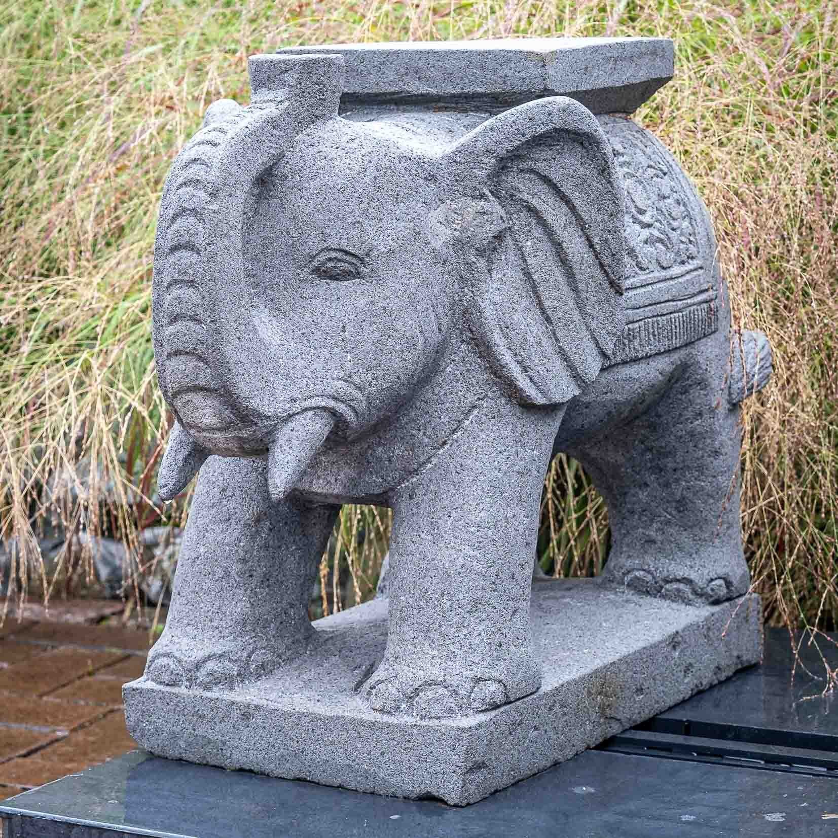 IDYL Gartenfigur IDYL Lavastein gegen sehr – Regen ein robust Figur Frost, Elefant, Naturprodukt witterungsbeständig UV-Strahlung. und Lavastein– –