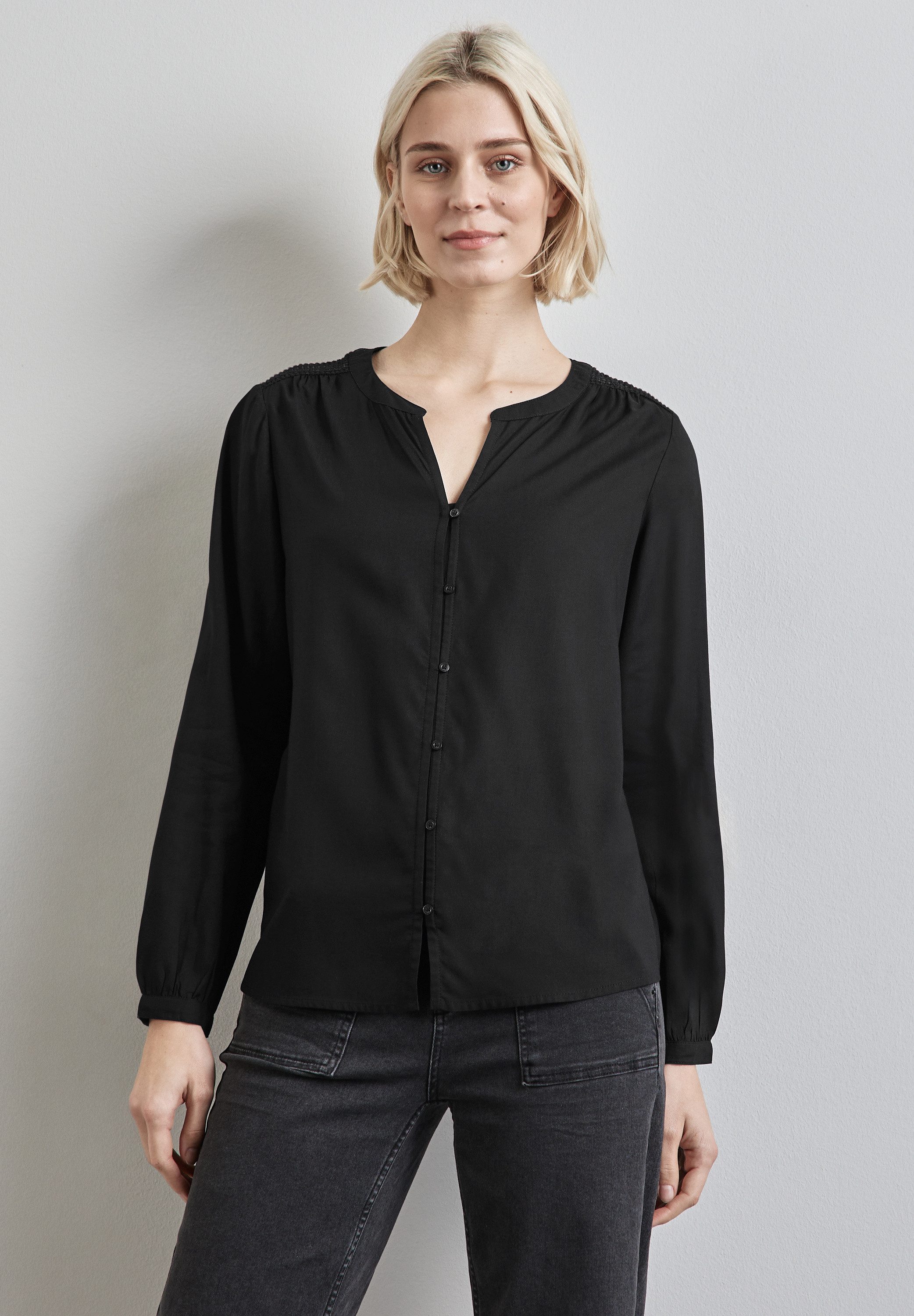 STREET ONE Langarmbluse mit Spitzendetails. Reduzierter Preis € 36,99. Unverbindliche Preisempfehlung € 49,99