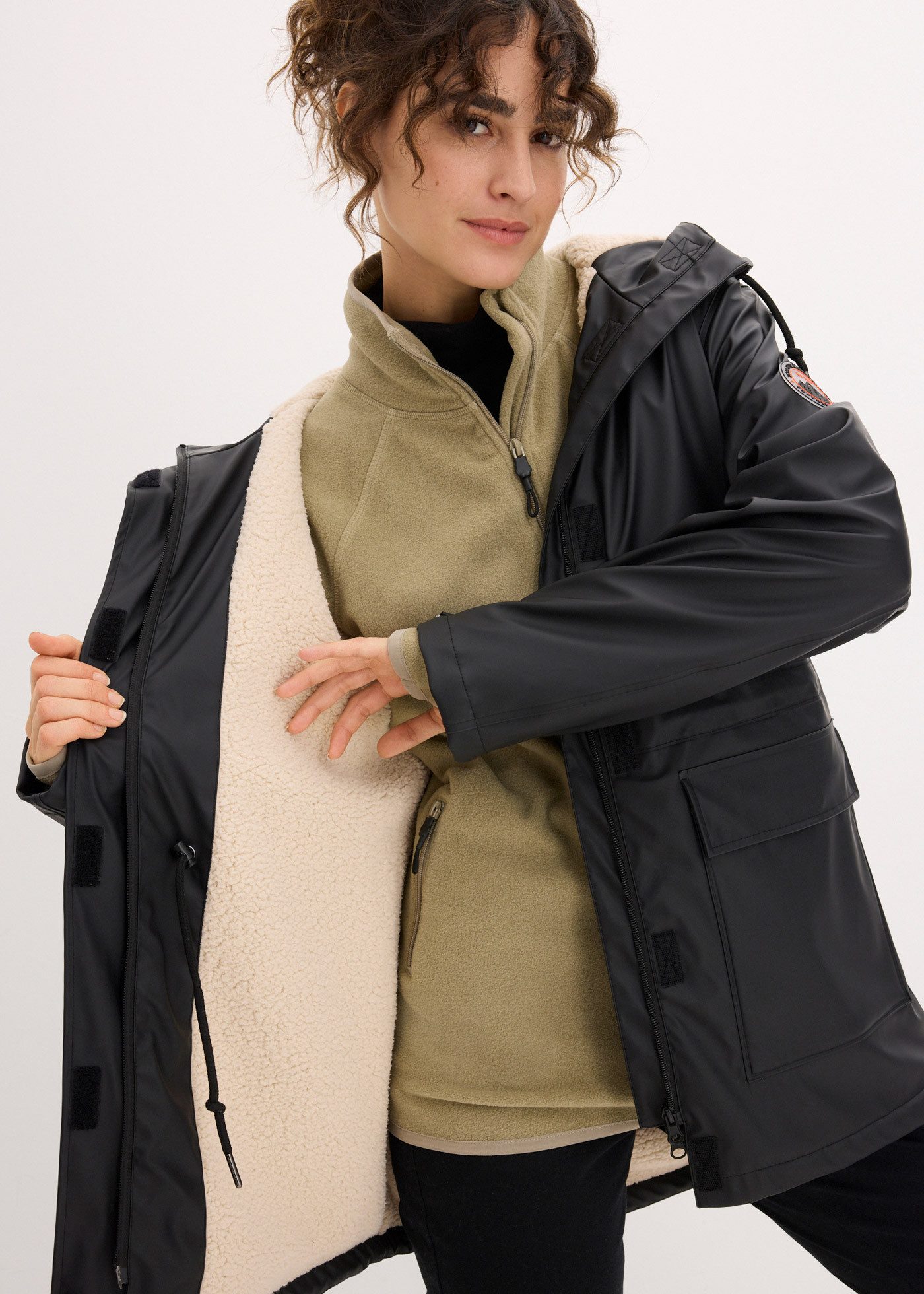 bonprix Regenjacke gefüttert mit Teddyfutter, wasserdicht, lässige Passform günstig online kaufen