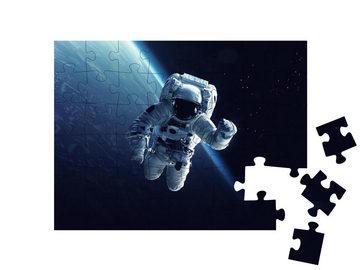puzzleYOU Puzzle Astronaut beim Weltraumspaziergang, 48 Puzzleteile, puzzleYOU-Kollektionen Menschen, Astronaut