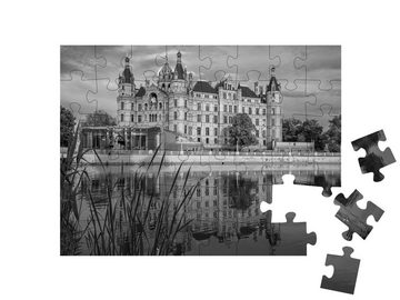 puzzleYOU Puzzle Historisches schönes Schloss Schwerin, Deutschland, 48 Puzzleteile, puzzleYOU-Kollektionen Deutschland, Schwarz-Weiß