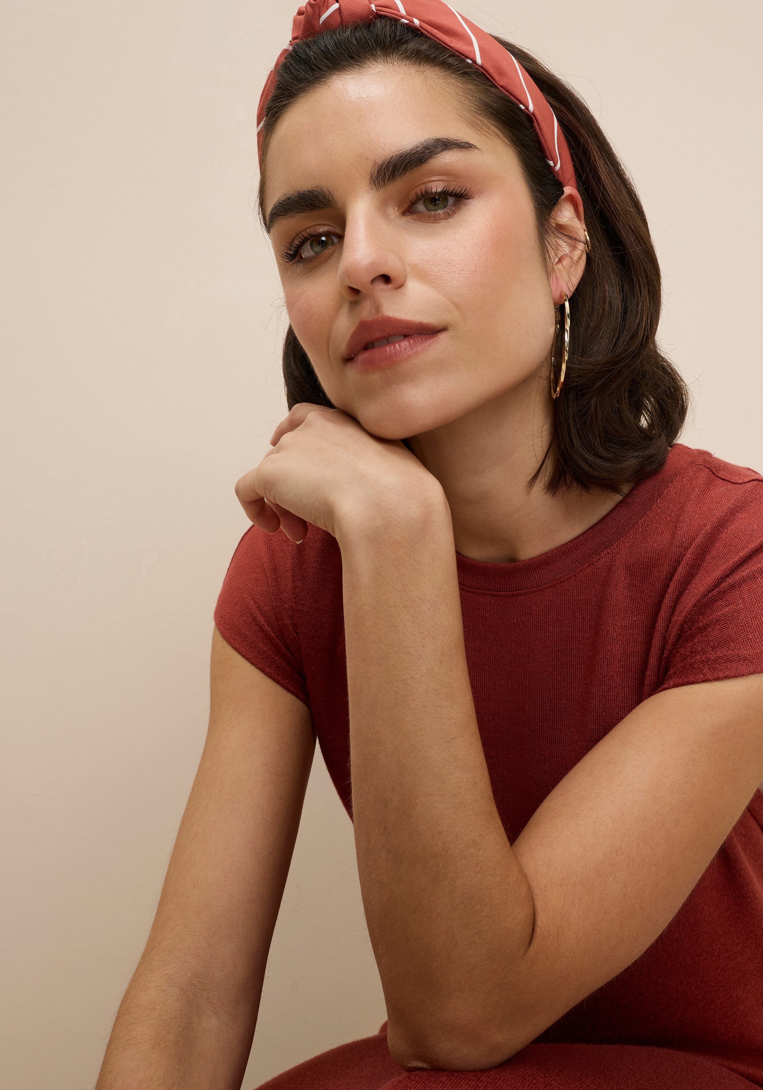 Tamaris Strickkleid mit lässigem Schnitt und seitlichen Schlitz. € 49,99, (€ 49,99 pro 1 Stk).