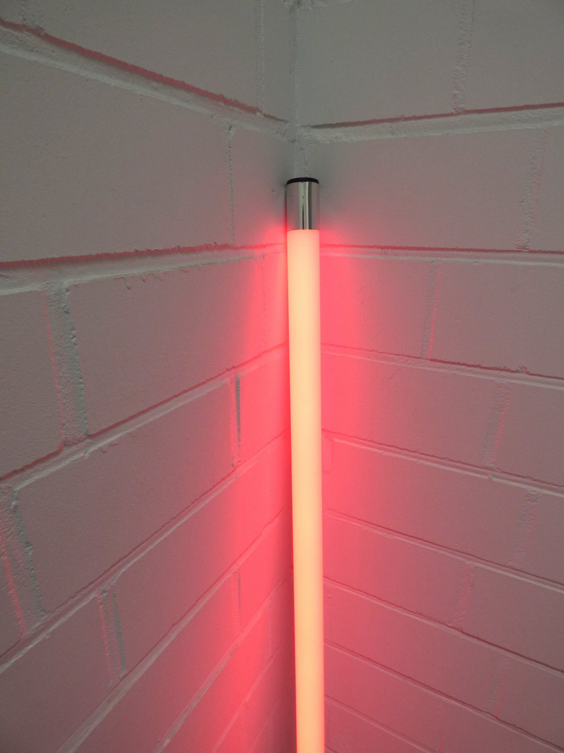 XENON LED Wandleuchte 6726 LED Leuchtstab Satiniert 0,63m Lang 1000Lumen IP20 Innen Rot, LED Röhre T8, Xenon / Rot