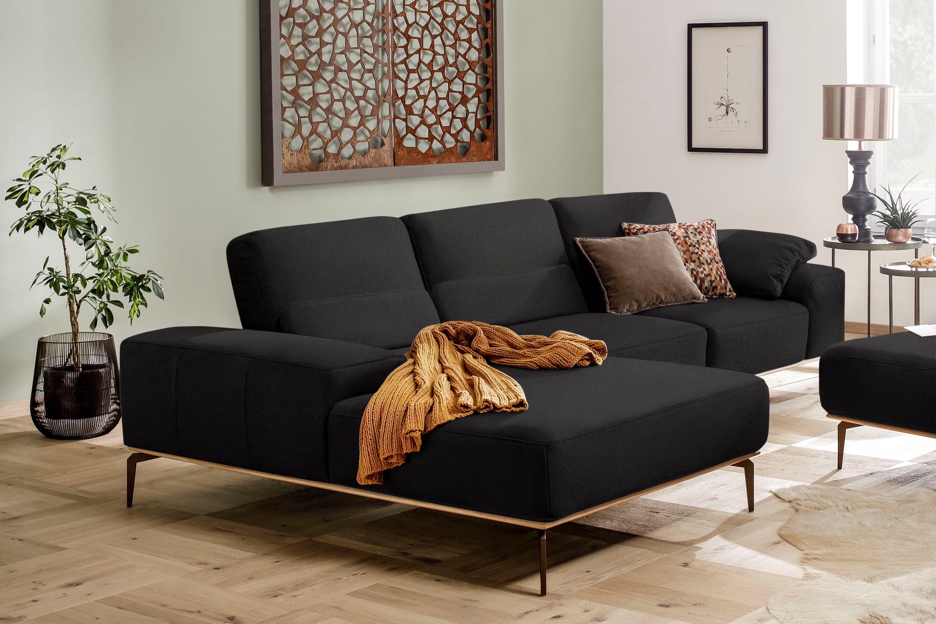 W.SCHILLIG Ecksofa run, Designsofa mit tollem Sitzkomfort, bequem, L-Form, mit Holzsockel, Füße in Bronze pulverbeschichtet, Breite 319 cm