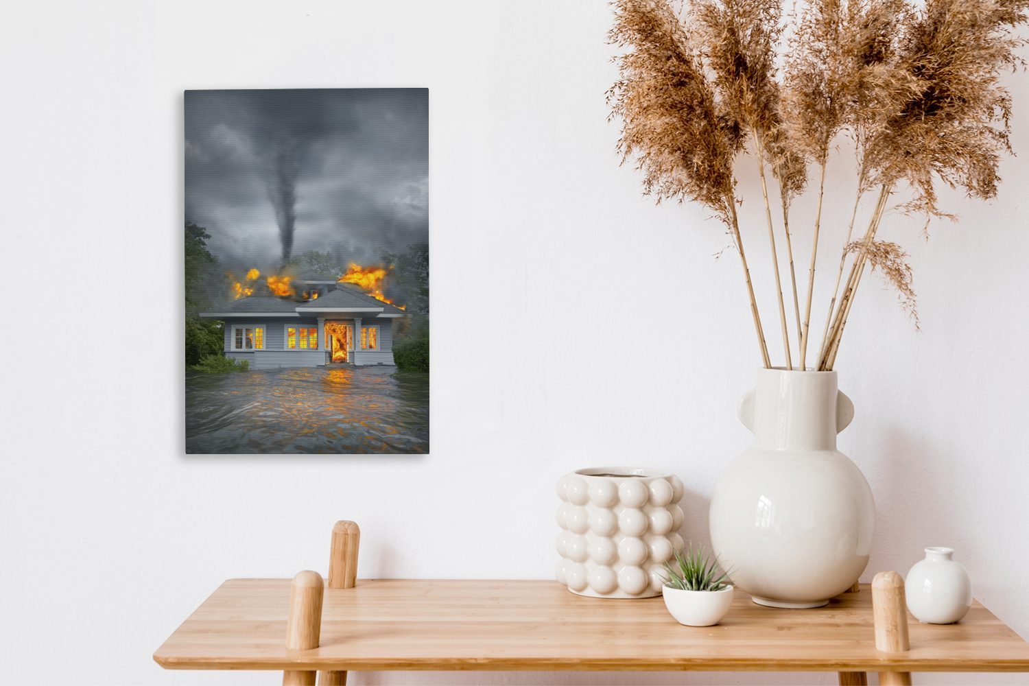 Leinwandbild Ein cm fertig OneMillionCanvasses® (1 Tornado, steht in bespannt Haus ein St), inkl. Leinwandbild und Zackenaufhänger, Flammen 20x30 Gemälde,