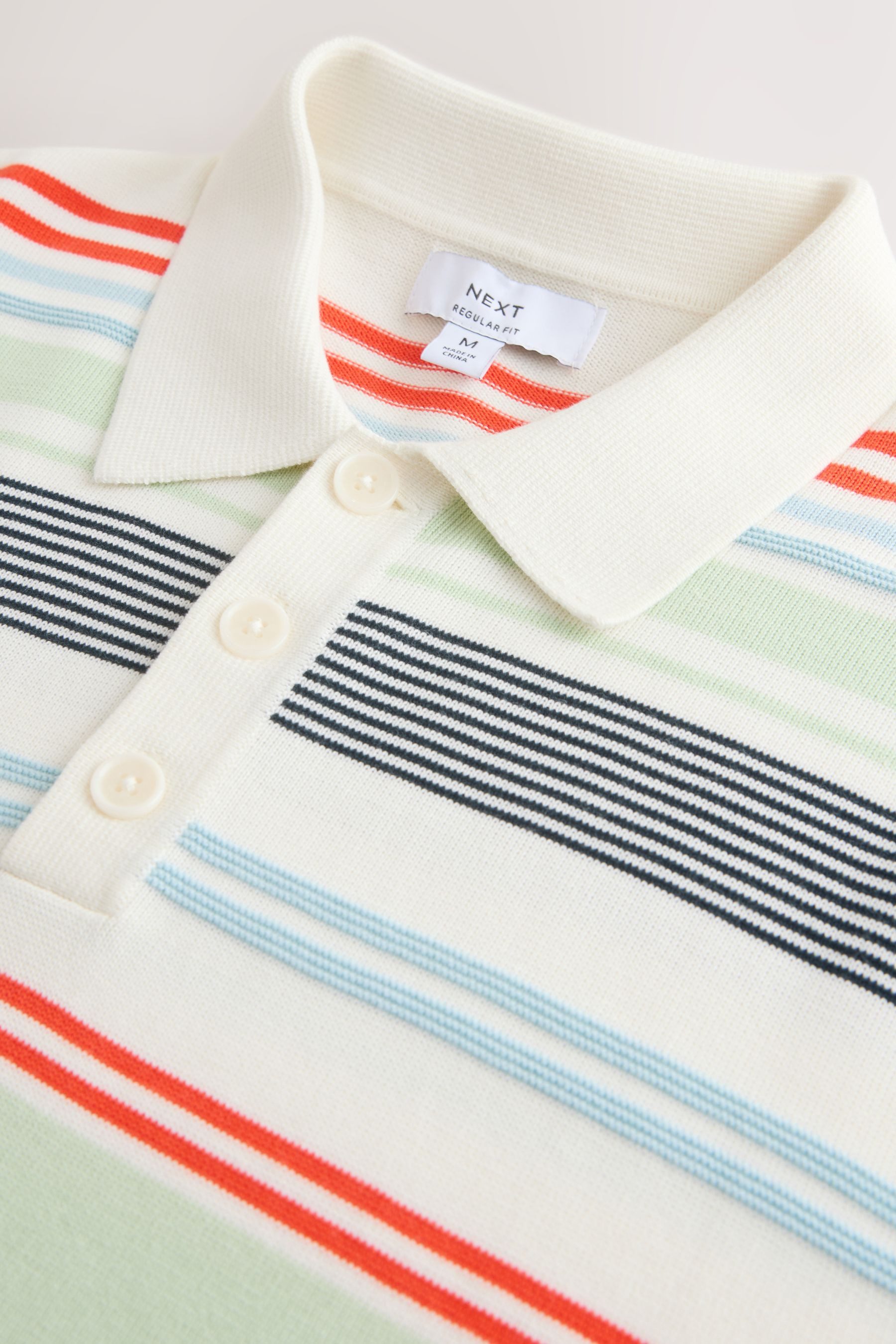 Next Poloshirt Kurzärmeliges Regular Fit Polohemd mit Streifen (1-tlg) – Bild 2 von 5
