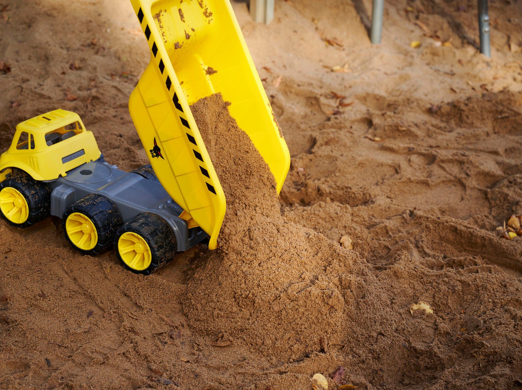 BIG toy construction vehicle BIG Power Worker Mega Tipper, Made in Germany