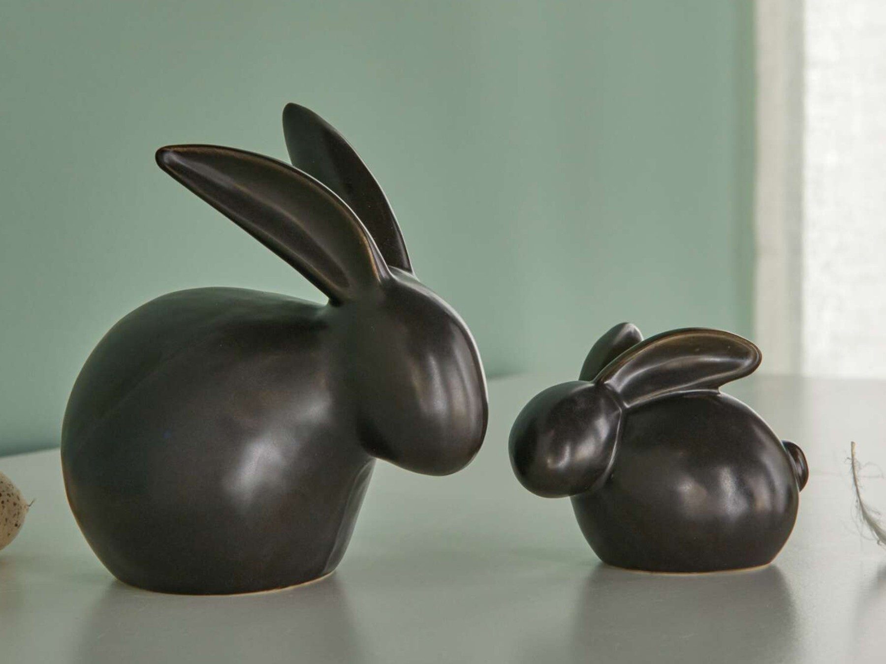 Dekoleidenschaft Osterhase "Black" Dekofigur aus Porzellan mattschwarz, Hase Osterdeko Hasenfigur (1 St. oder, 2 St., im Set), 7 + 12 cm / 26 cm hoch