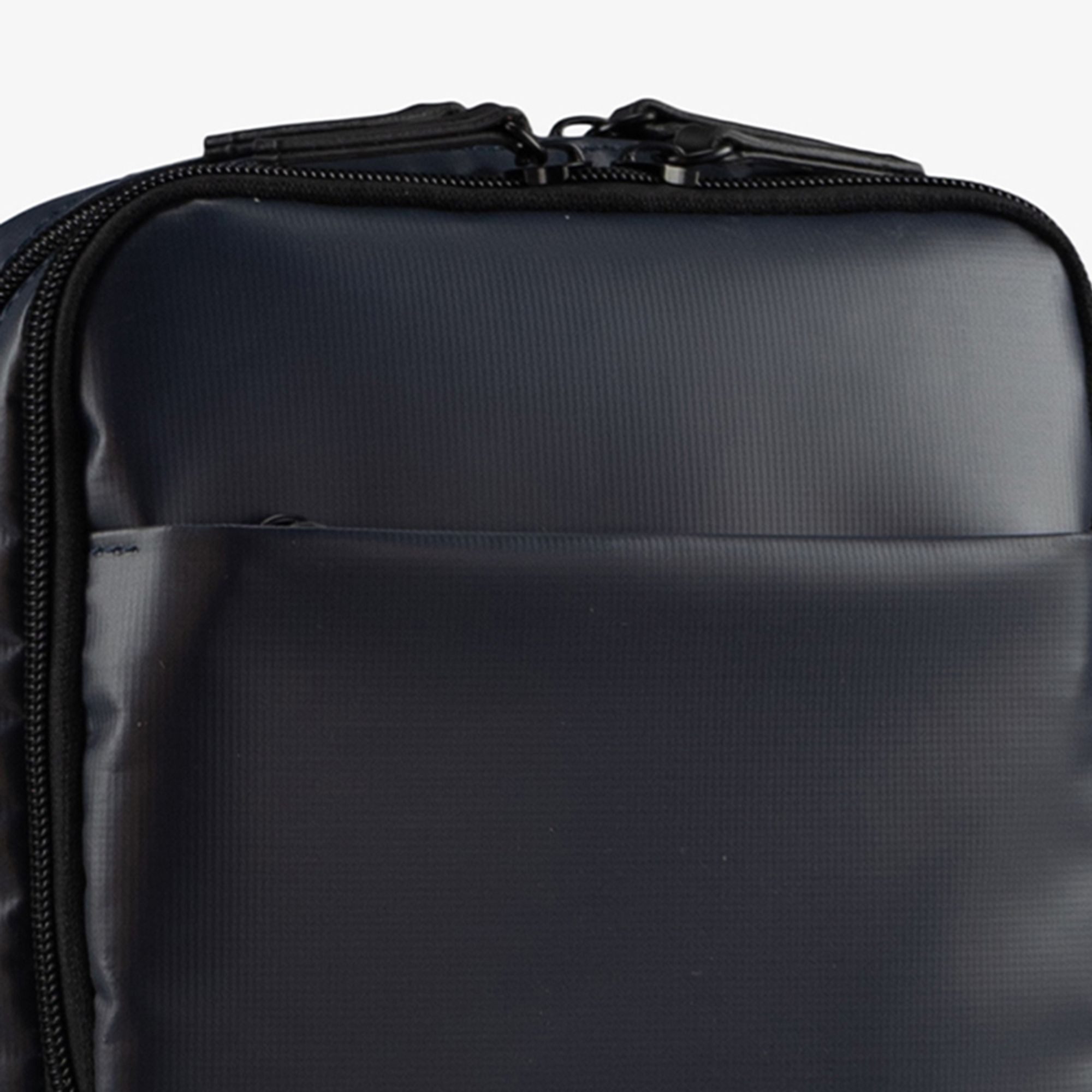 Jost Schultertasche Tolja, Polyurethan