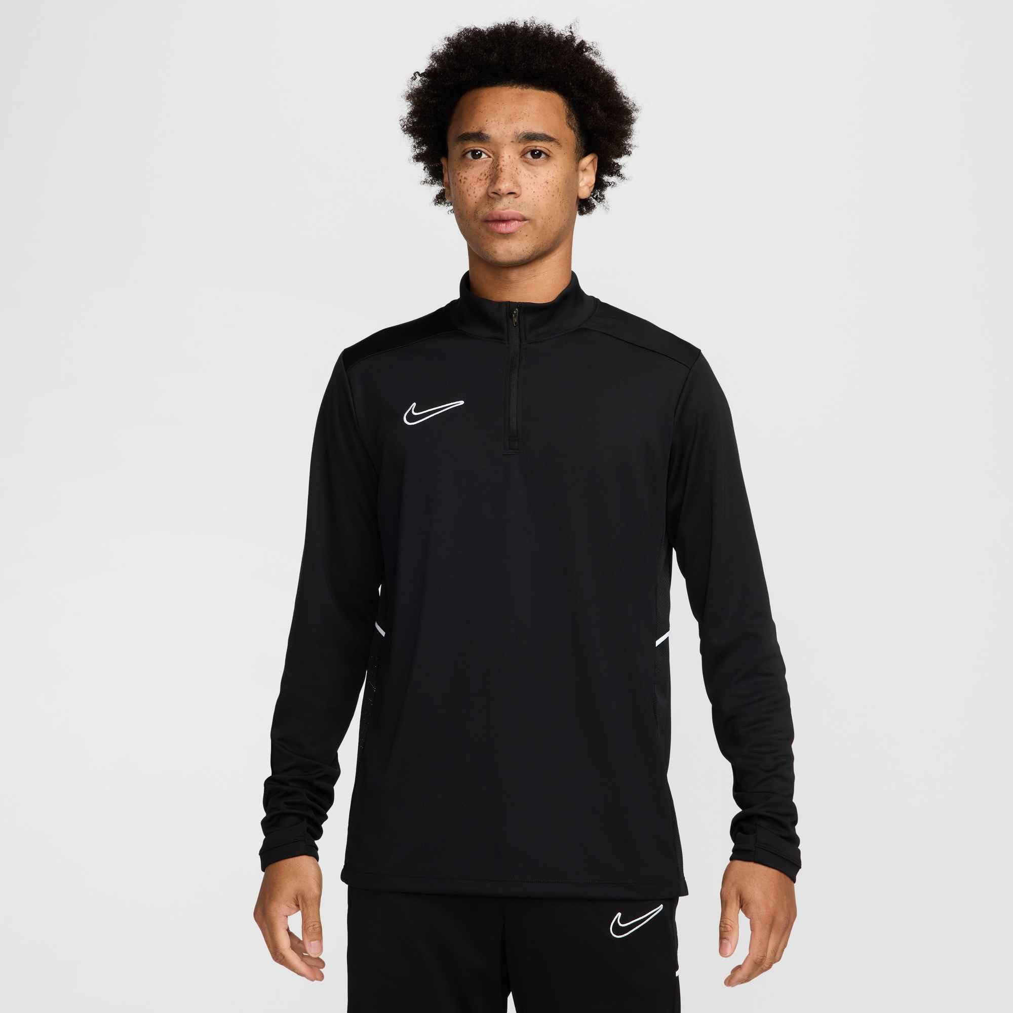 Nike Fußballtrikot Nike Academy Men's Dri-FIT Soccer Drill Top leichtes Drill-Oberteil, mit Viertelreißverschluss, schmale Passform