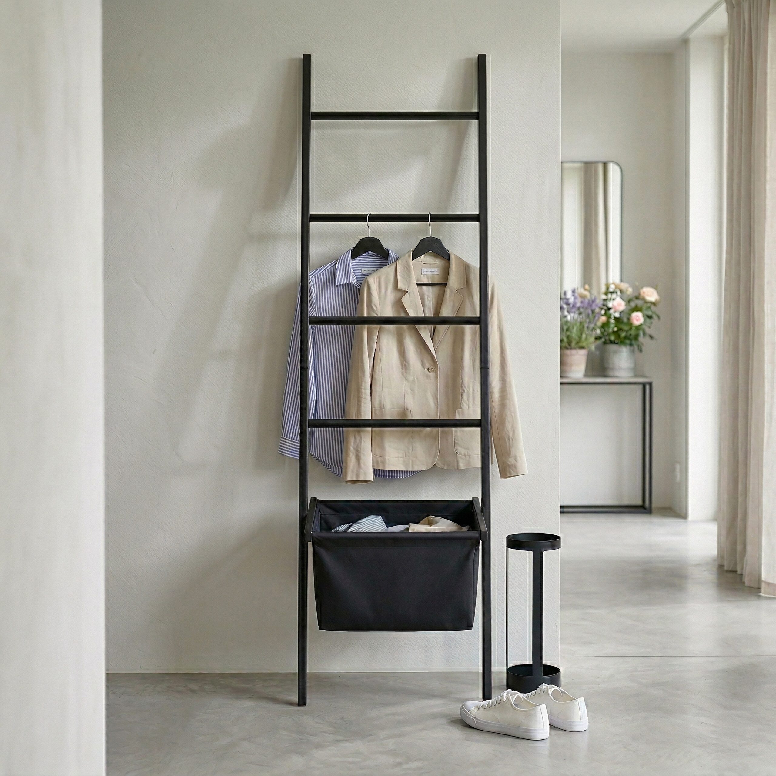 relaxdays Handtuchleiter Schwarze Handtuchleiter mit Wäschekorb – Bild 5 von 5