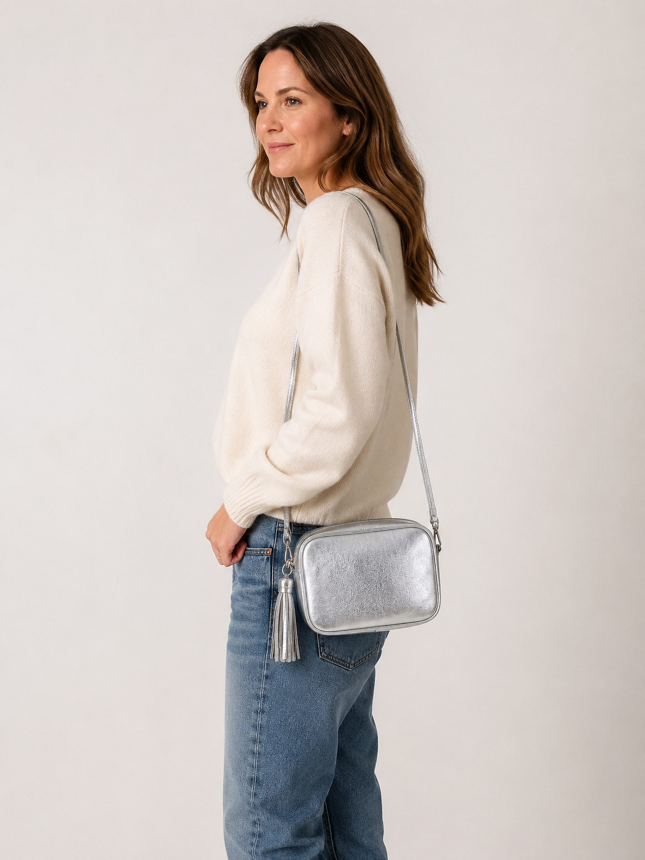 COLLEZIONE ALESSANDRO Umhängetasche Silber, metallic Leder mit Quaste