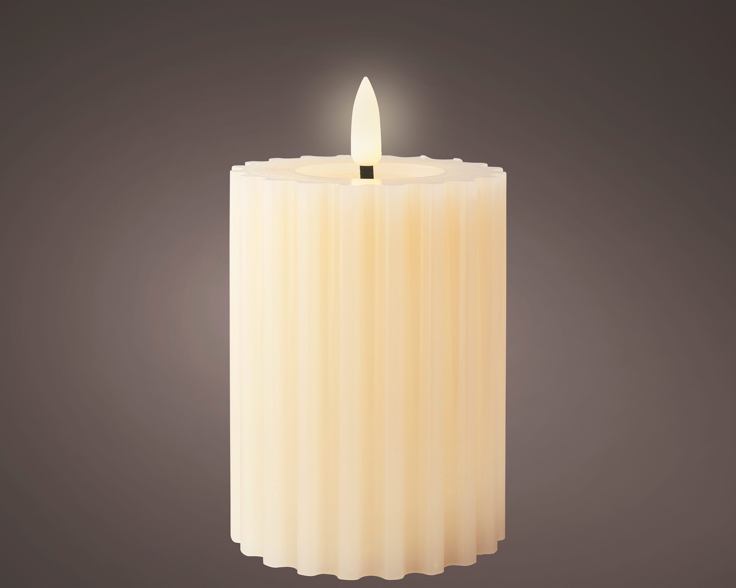 Lumineo LED-Kerze, Timer, warmweiß, LED Kerze 7,5x12,5cm mit Timer gerillt Wachs Creme / Warmweiß