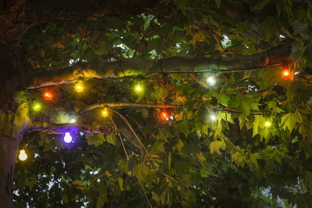 KONSTSMIDE LED-Lichterkette Party-Lichterkette aussen, bunt, 10 bunte Birnen / 80 warm weiße Dioden