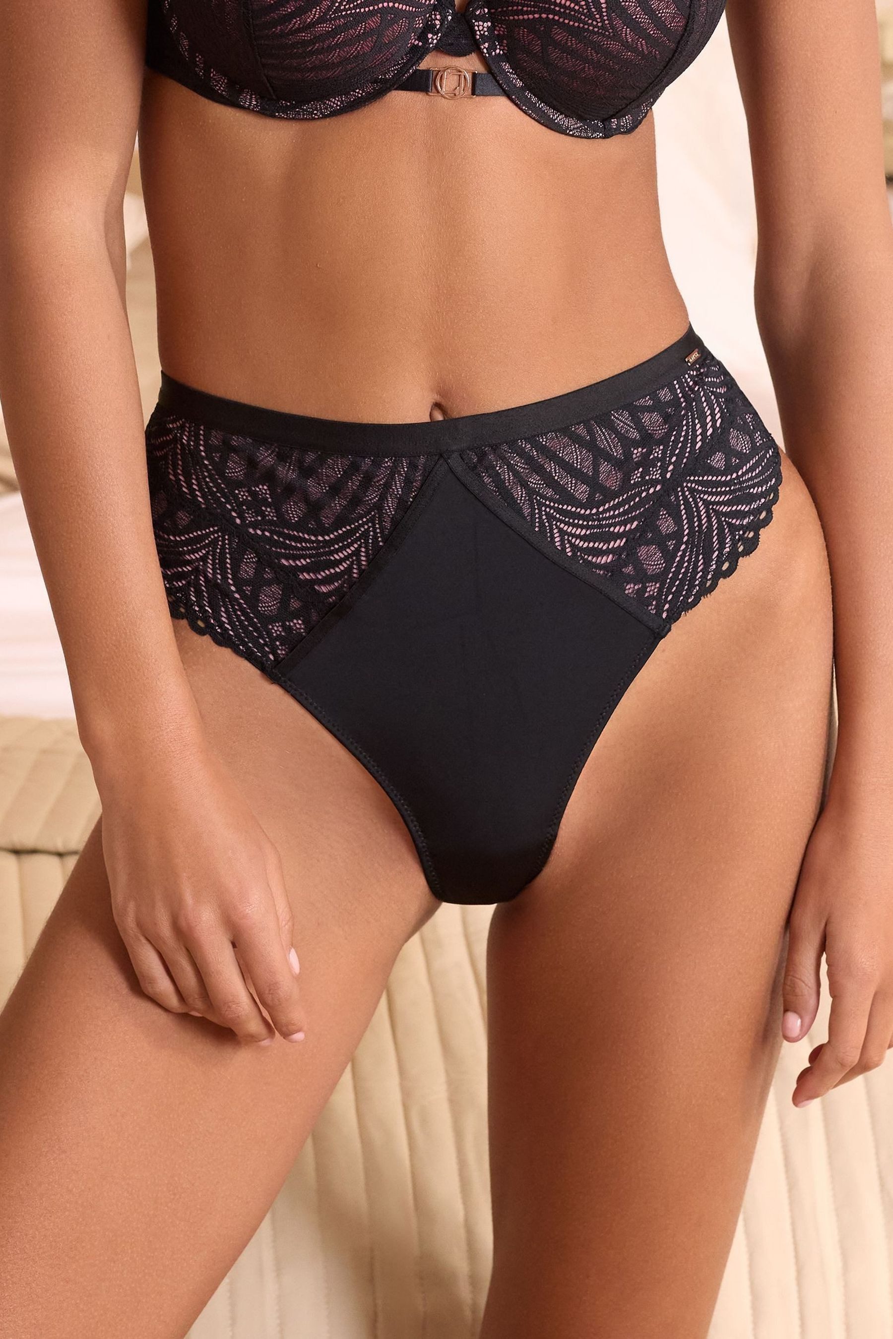 LIPSY Taillenslip Lipsy Spitzen-Tanga mit hohem Bund (1-St)