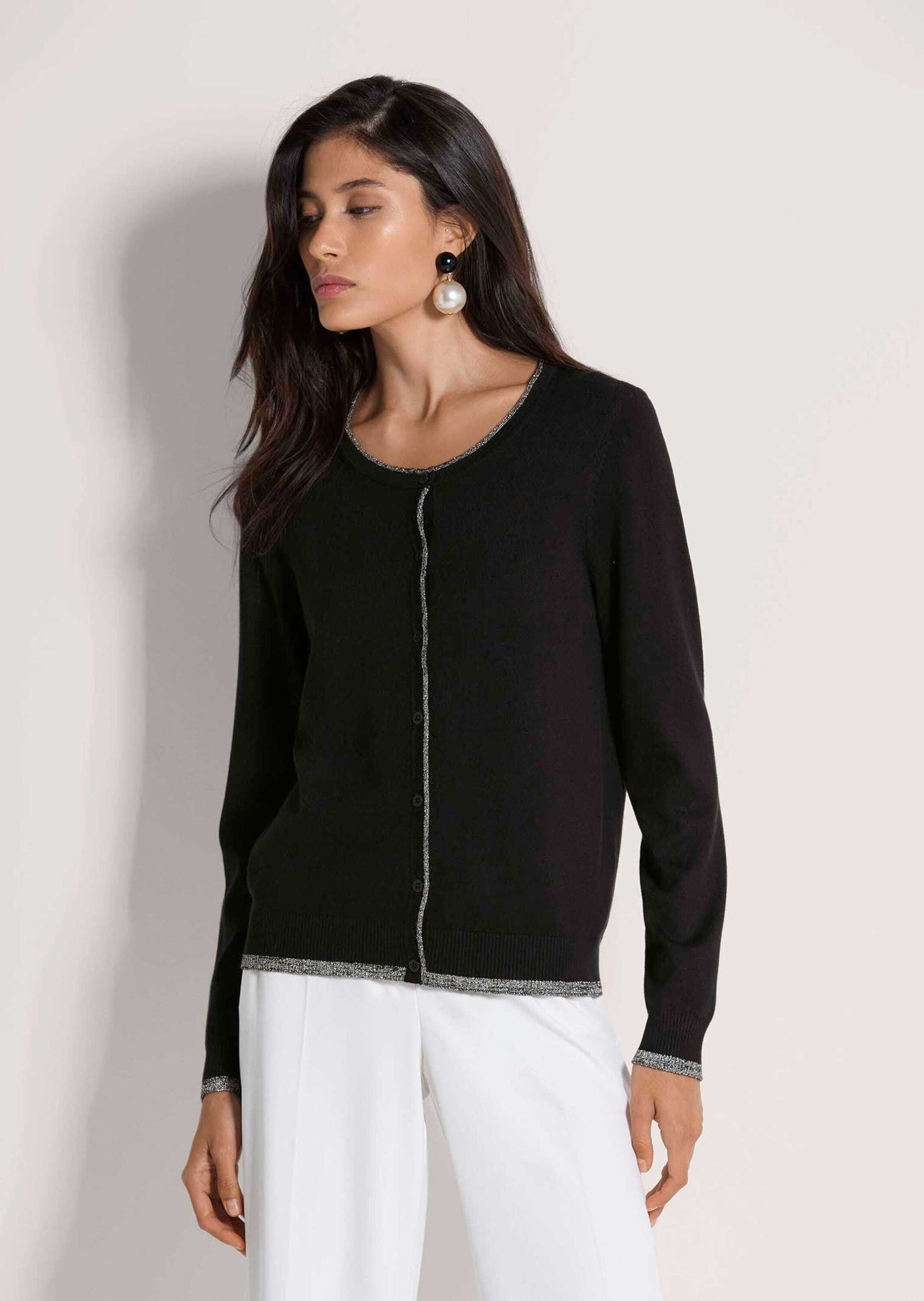 MADELEINE Strickjacke Lockere Feinstrick-Jacke mit Kontrasten Langarm Cardigan aus Viskose-Mix, Rundhalsausschnitt