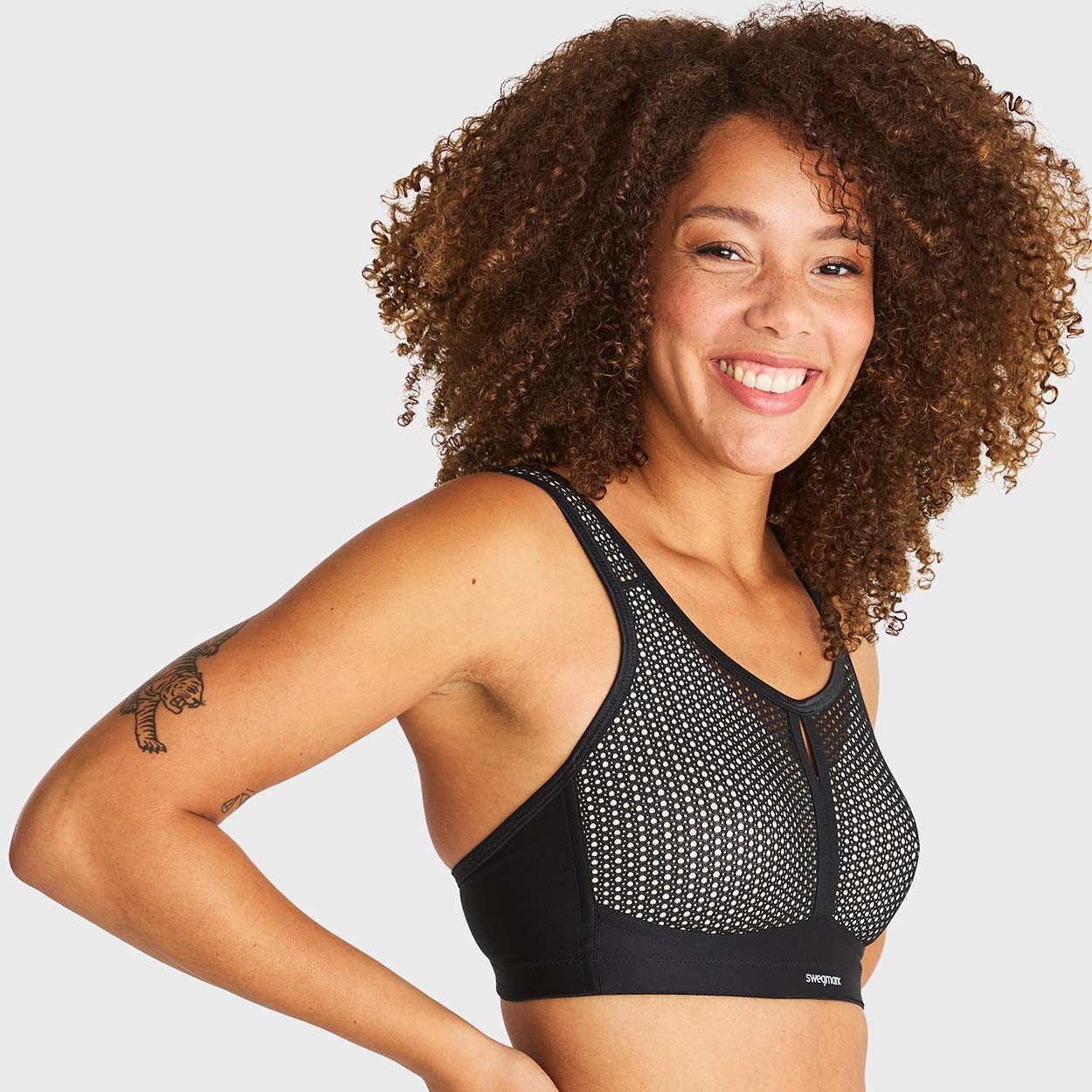 Swegmark of Sweden Sport-BH Net Impact Force - 100155 - Schwarz mit nahtlosen Cups