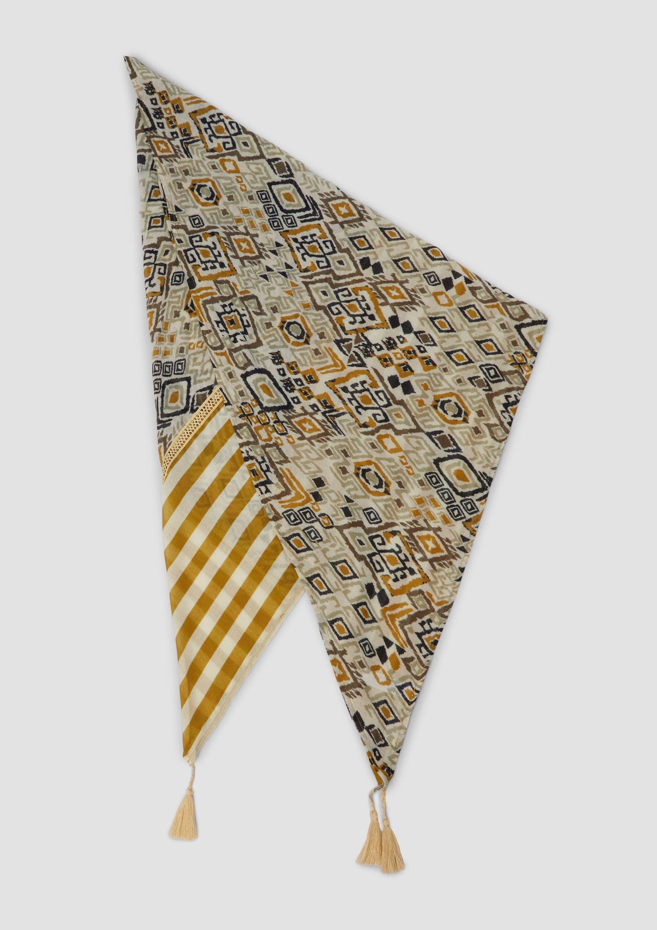 s.Oliver Schal Schal, Dreieckstuch mit All-over-Print und Quasten günstig online kaufen