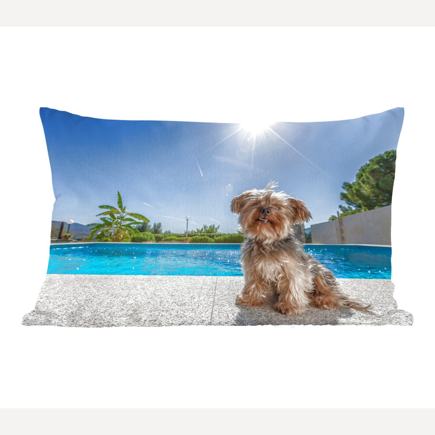 MuchoWow Dekokissen Yorkshire Terrier an einem Pool an einem sonnigen Tag, Wohzimmer Dekoration, Zierkissen, Dekokissen mit Füllung, Schlafzimmer