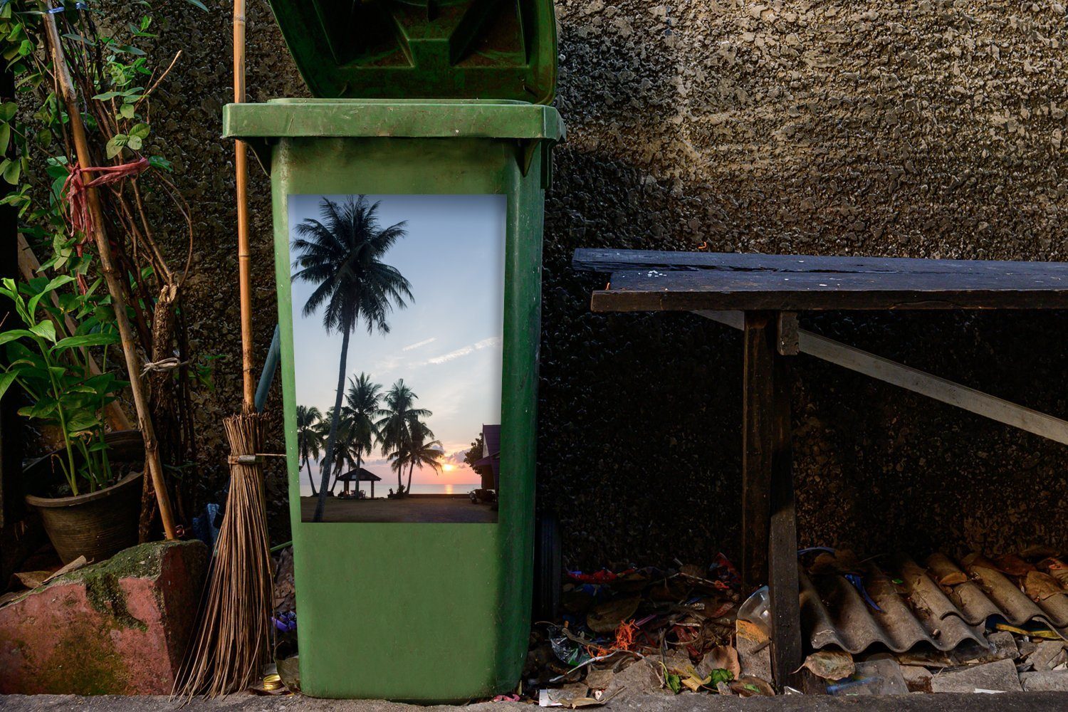 Mülleimer-aufkleber, MuchoWow Haus Sonnenuntergang Sticker, Mülltonne, (1 - Wandsticker Container, Palme - St), Abfalbehälter