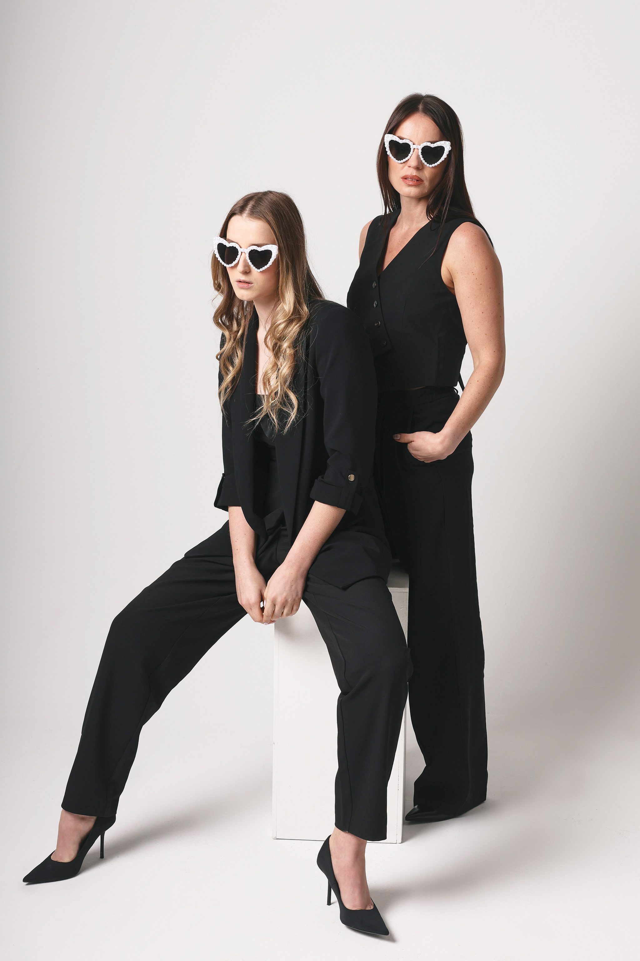 partydeco Kostüm, Sonnenbrille Herz mit Perlen 13x13x5cm Kunststoff Weiß