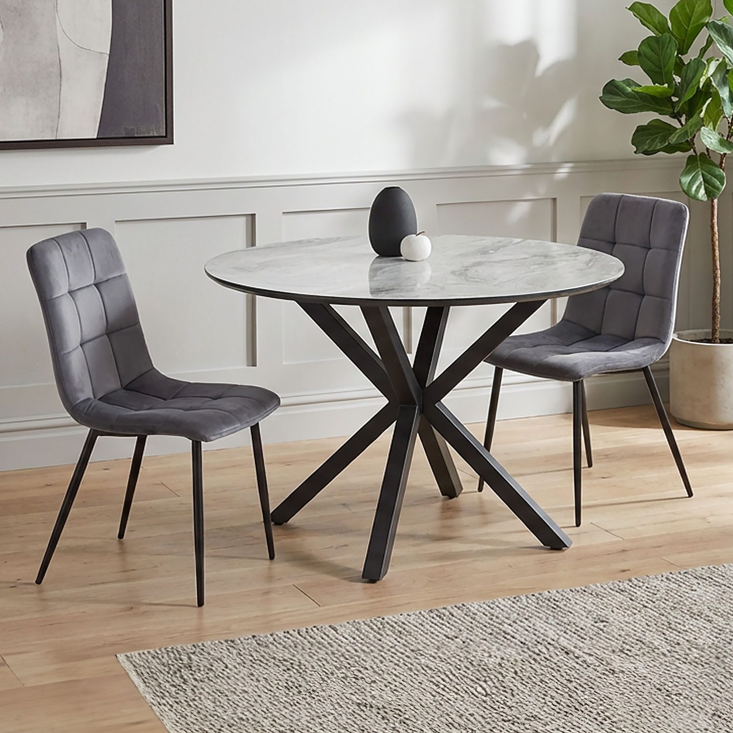 Homestyle4u Essgruppe Tische 2/4 Stühle rund Ø110 2/4 Samt grau Metallgestell Stein Kufen, (3-tlg), 3-teilig, kratzfest, mspritzwasserfest, Tisch mit Essstuhl