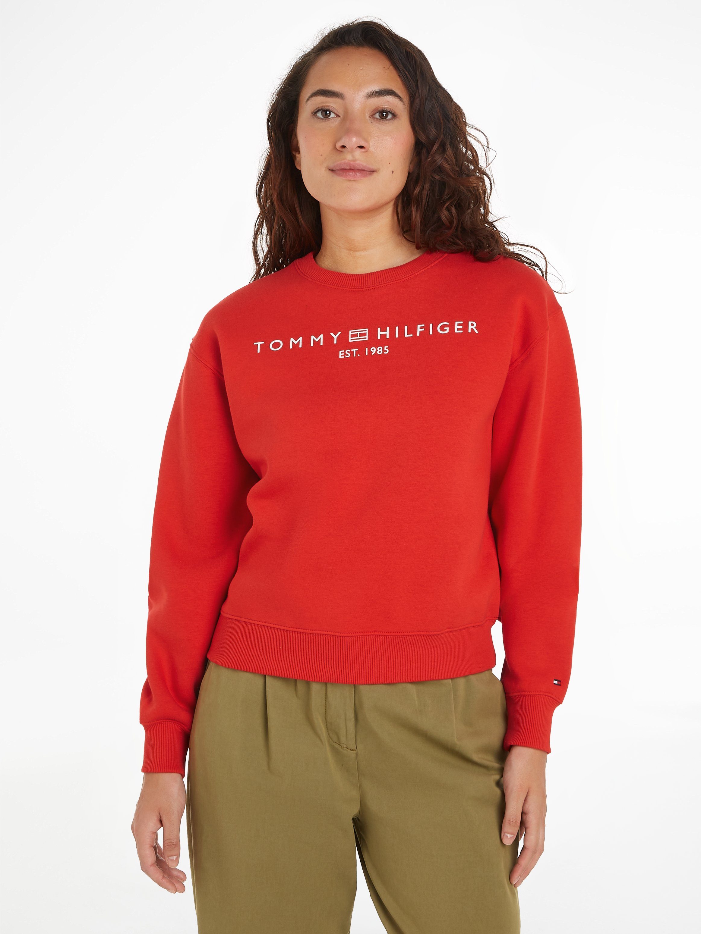 Tommy Hilfiger Sweatshirt MDRN REG CORP LOGO C-NK SWTSHRT im hüftlangen Schnitt, Tommy Hilfiger Logoschriftzug mit Flag-Frame