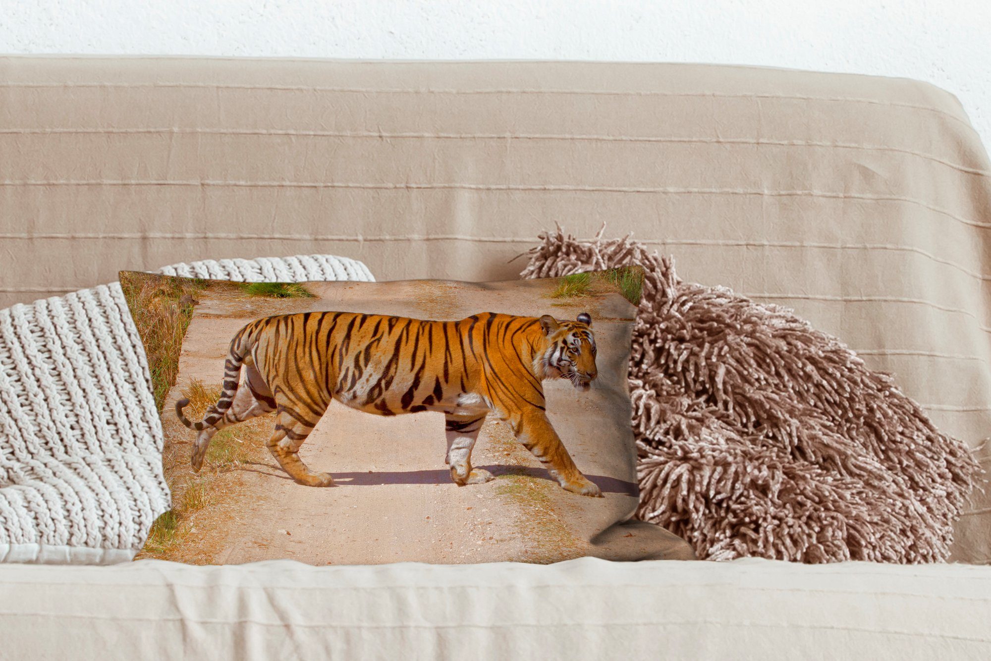 Tiger - mit - Dekokissen MuchoWow Füllung, Dekoration, Schlafzimmer Wohzimmer Dekokissen Auswärts Zierkissen, Laufen,