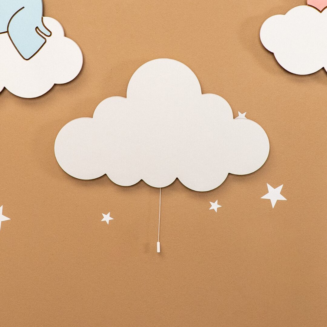 COZYCOLLECTIONS LED Wandleuchte Handbemaltes LED-Wandnachtlicht Weiße Wolke in Holzoptik, LED, Warmweiß, handbemalt, inkl. weiße Wolke (ohne Elefant & Lamm auf der Wolke)