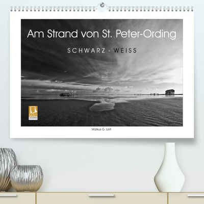 CALVENDO Wandkalender Am Strand von St. Peter-Ording SCHWARZ-WEISS (Premium, hochwertiger DIN A2 Wandkalender 2023, Kunstdruck in Hochglanz)