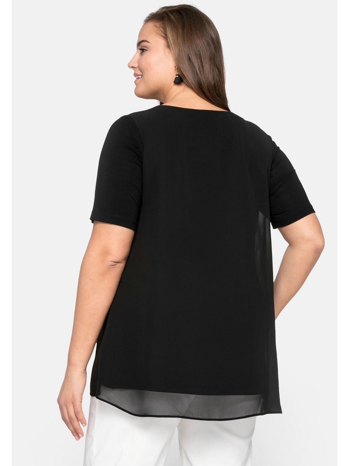 Große Blusenshirt im schwarz Sheego Lagenlook Größen