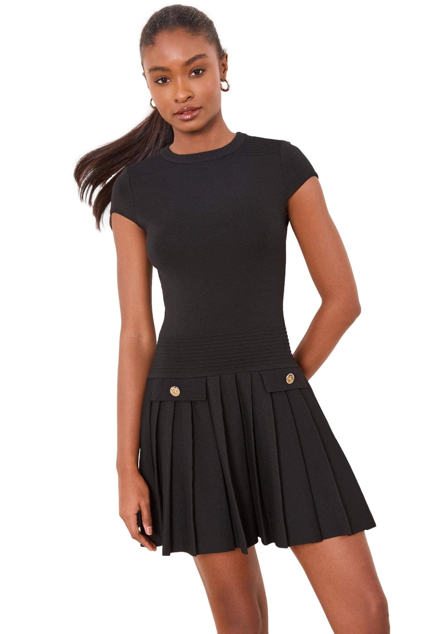 LIPSY Plisseekleid Lipsy Strick-Minikleid mit Military-Knopfdetails (1-tlg)