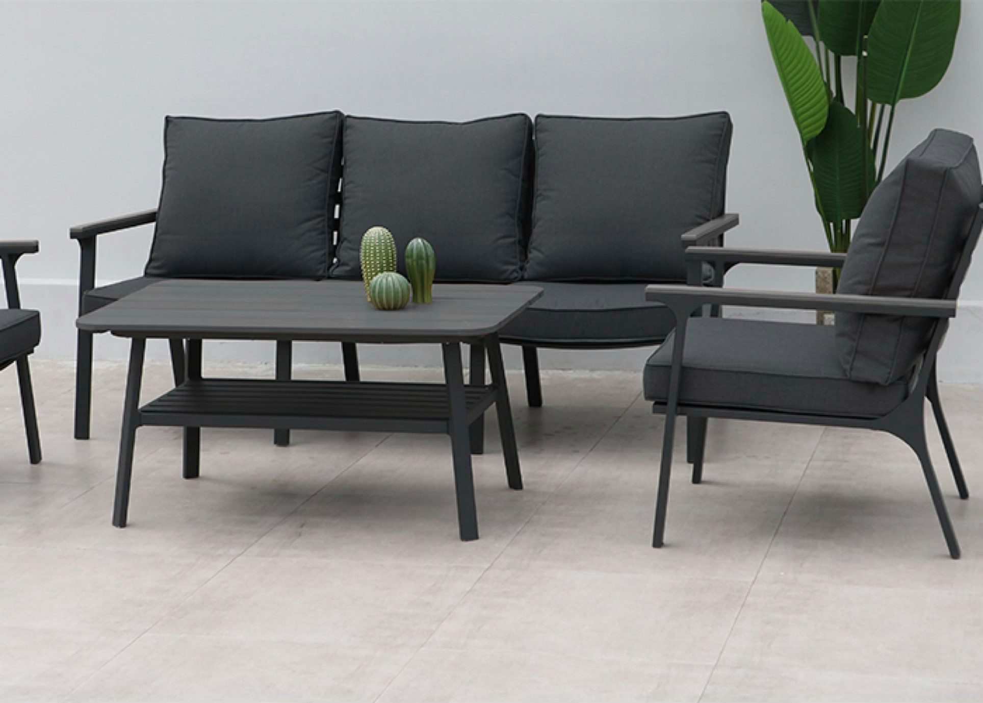 acamp Gartenlounge-Set Aluminium Gartenmöbel Sitzgruppe Loungemöbel anthrazit, Terrasse, (Set, 4-tlg., 1 Bank, 2 Sessel, 1 Tisch), wetterfest, pflegeleicht, inkl. Sitz- & Rückenkissen, Polywood, modern