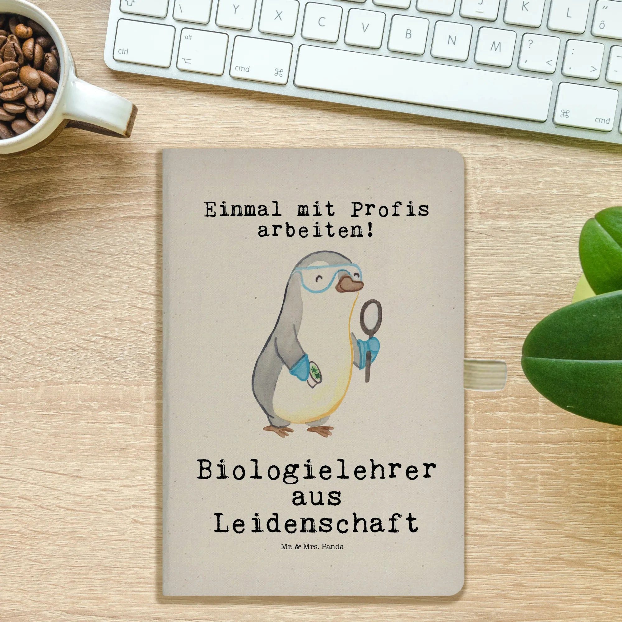 Thumbnail - Mr. & Mrs. Panda Notizbuch Biologielehrer Leidenschaft - Transparent - Geschenk, Schule, Biounte Mr. & Mrs. Panda, Umwel...
