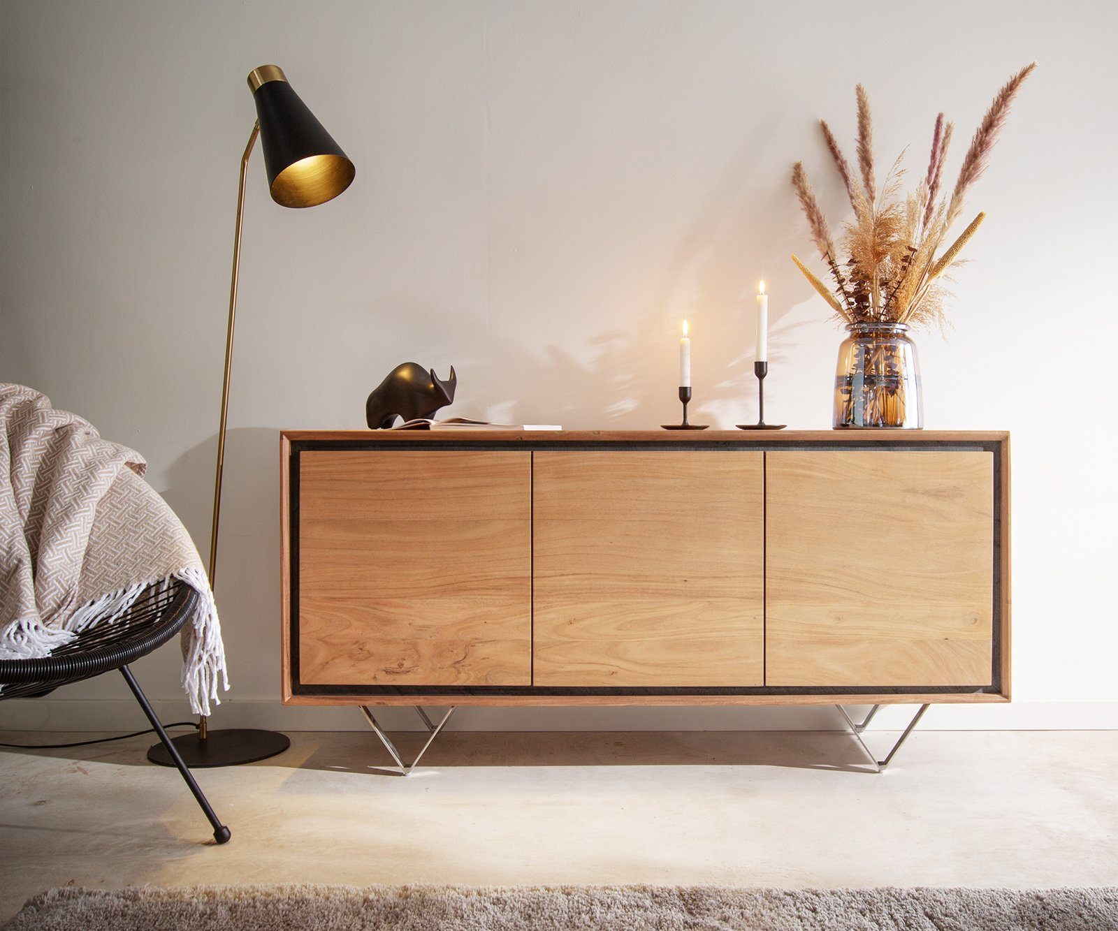 DELIFE Sideboard Stonegrace, Akazie Natur 145 cm 3 Türen Steinfurnier V-Fuß Sideboard