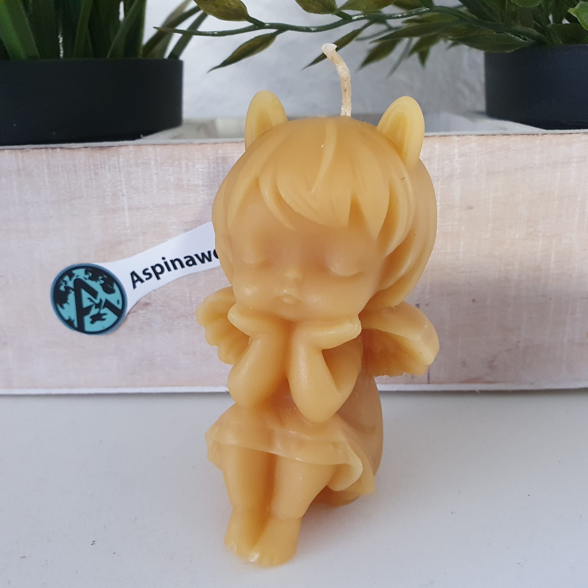 Aspinaworld Bienenwachskerze Sitzende Engel Kerze 8 cm – Kerze aus Bienenwachs