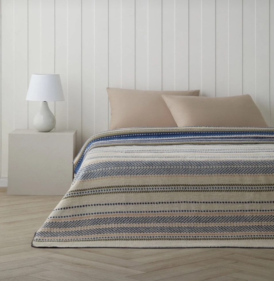 Wohndecke Smooth Stripe aus Biobaumwolle in Color, Sandiik, weich zart wärmend