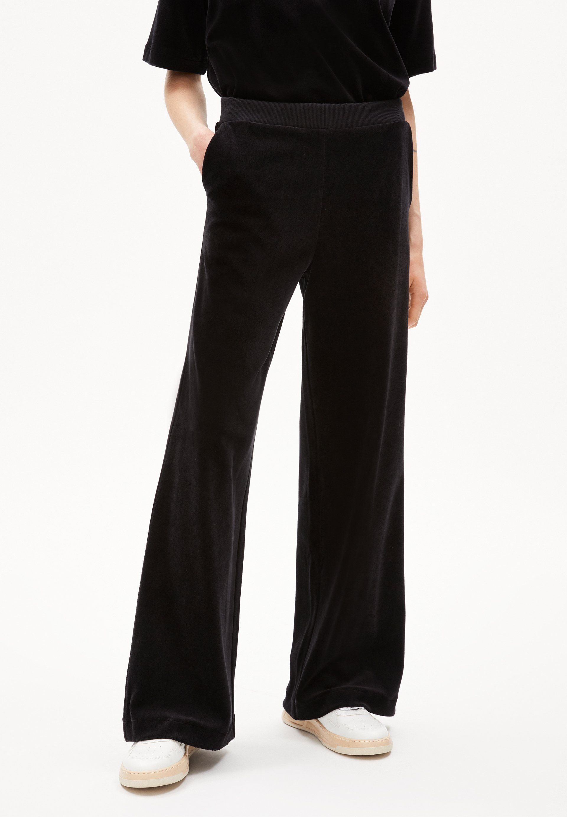 Armedangels Stoffhose ASTEYAA Sweathose Straight Fit aus Bio-Baumwolle (Straight Fit) Sweathose Straight Fit aus Bio-Baumwolle