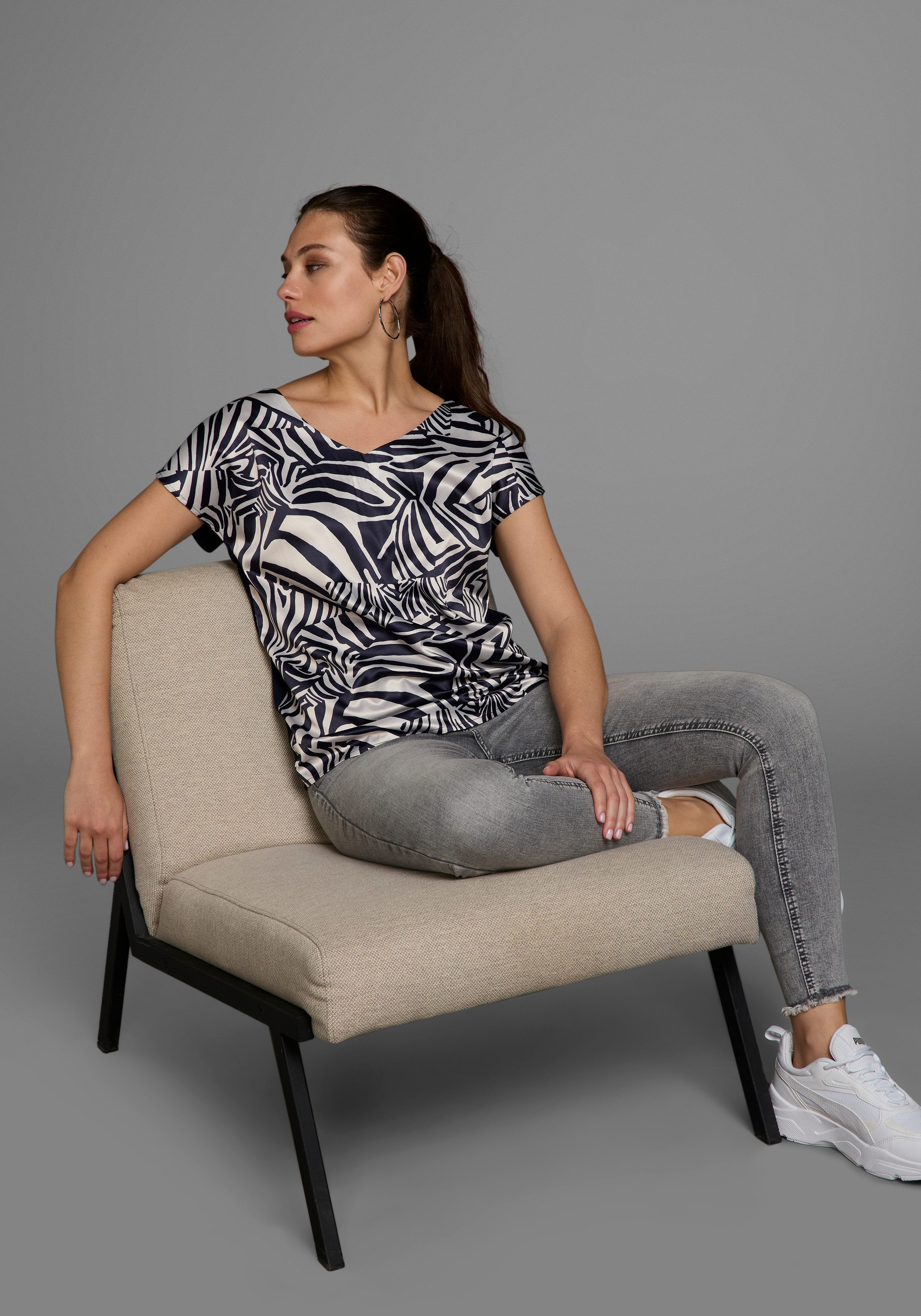 Laura Scott Shirtbluse in Shirt-Optik, vorne leichtglänzender Satin günstig online kaufen