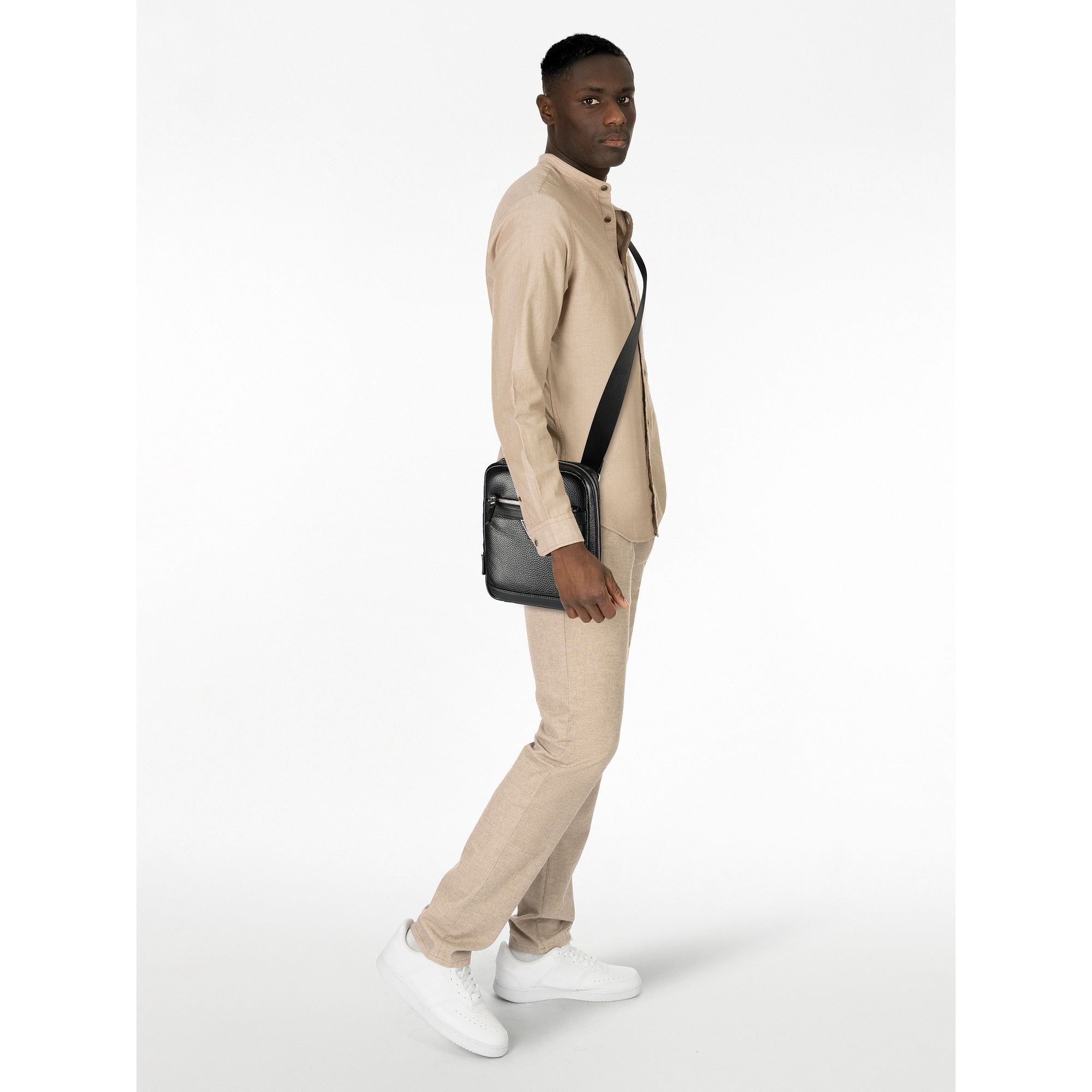 Guess Schultertasche Monaco, Leder